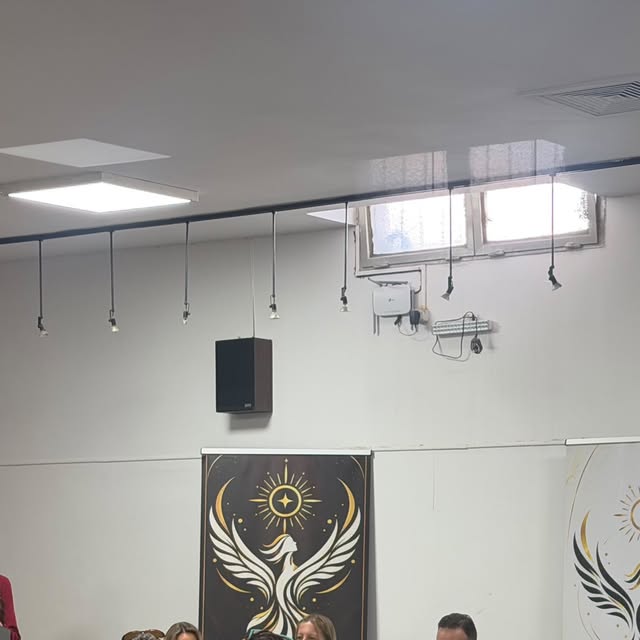 Publicación de Mujeres Fénix sobre la jornada de prevención y cuidado de chicos y adolescentes en entornos digitales.