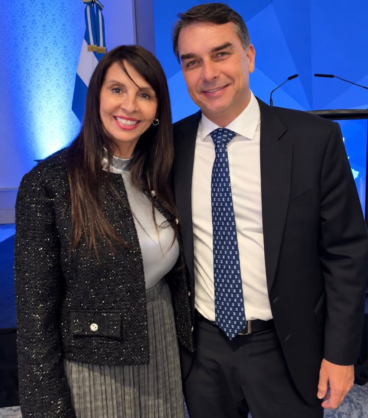 Lorena Villaverde junto a Flávio Bolsonaro en una publicación sobre Argentina, Brasil y libertad.